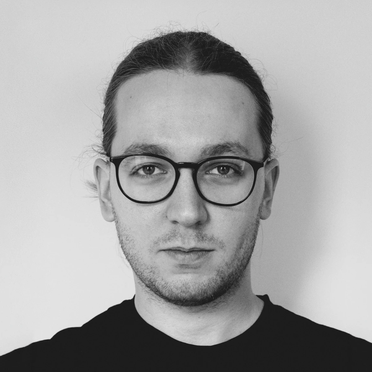 Benedykt Kozicki - czarno-białe zdjęcie portretowe